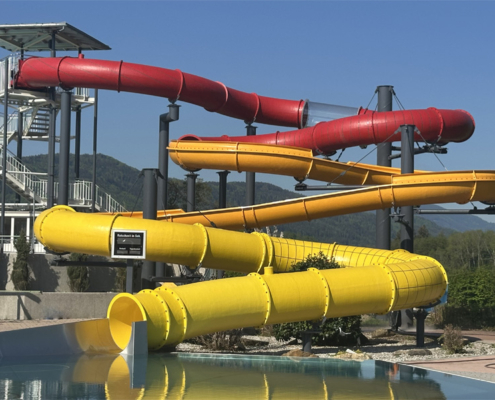 Riesenwasserrutsche Ainring offen und geschlossen mit CrystalTube Element